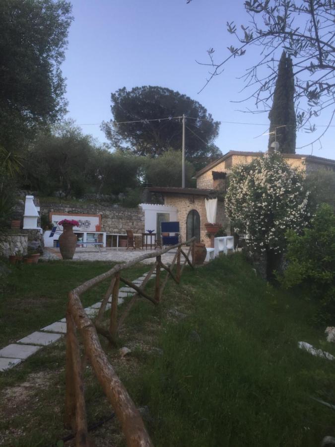 B&B H.M. Sonnino Exterior photo