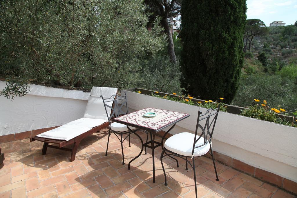 B&B H.M. Sonnino Exterior photo