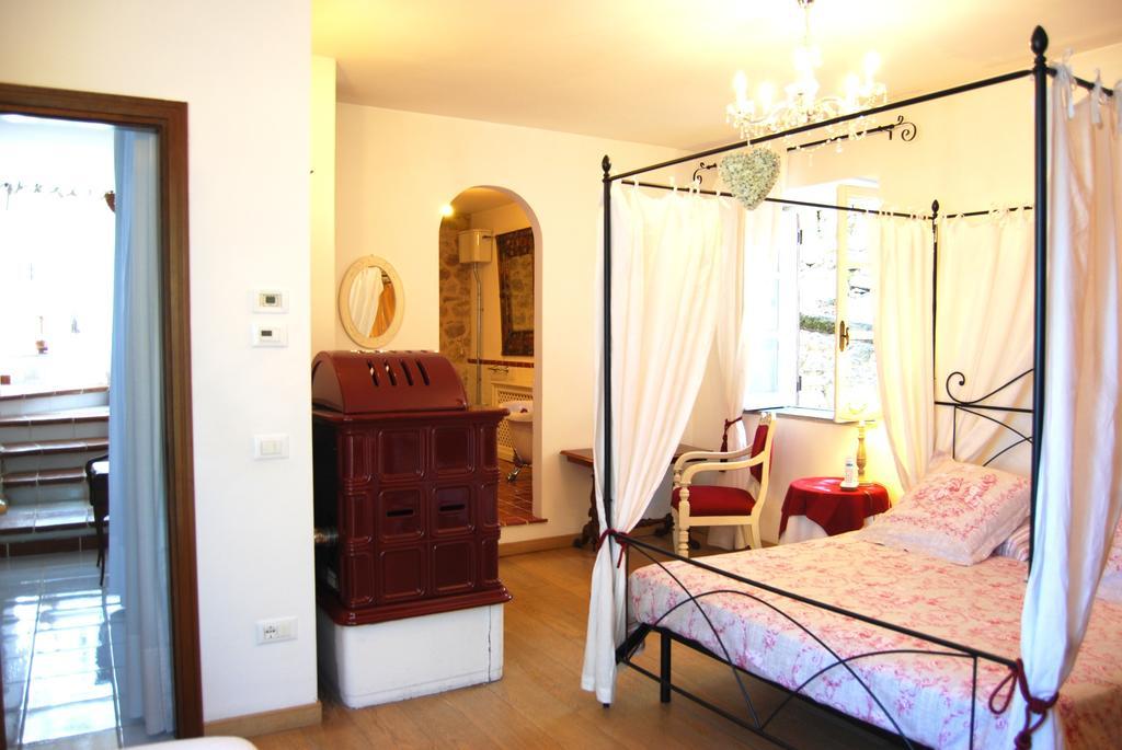 B&B H.M. Sonnino Exterior photo
