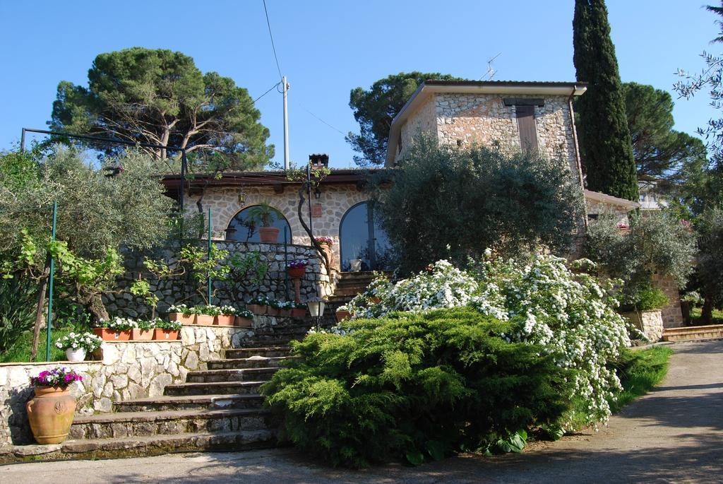 B&B H.M. Sonnino Exterior photo