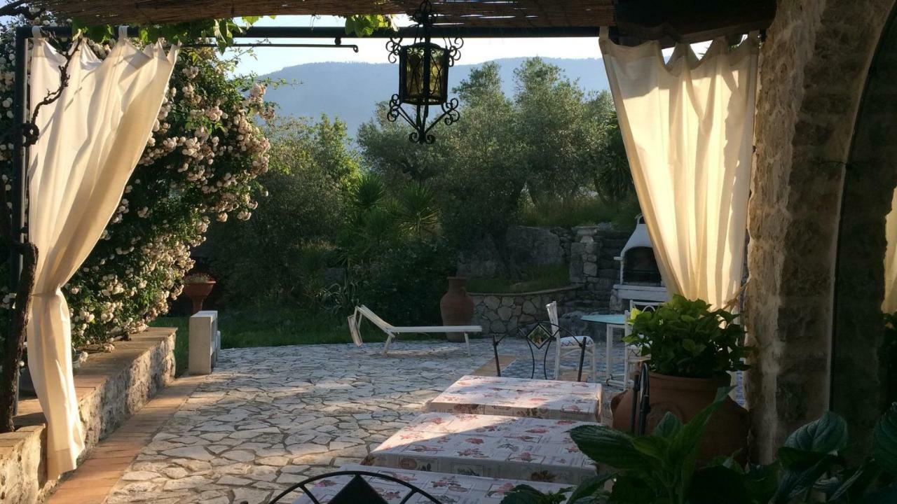 B&B H.M. Sonnino Exterior photo